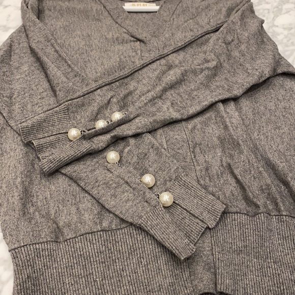 sweater - Picture 3 of 5